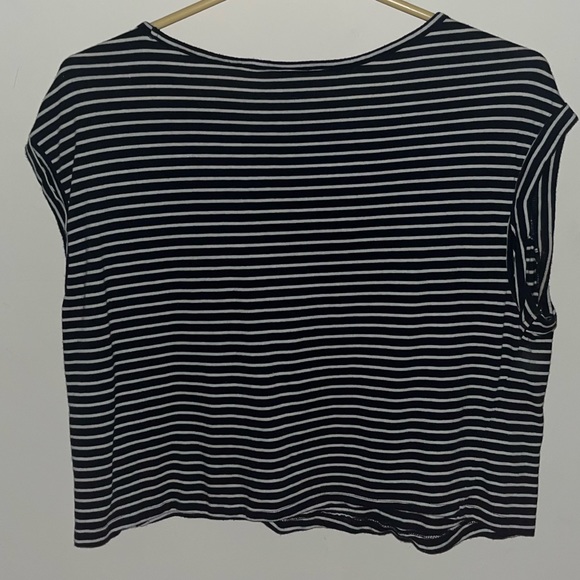 ⭐️H&M striped cropped top - Picture 3 of 3